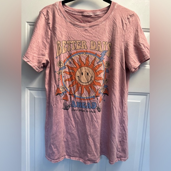 Graphic T-shirt - Picture 1 of 5